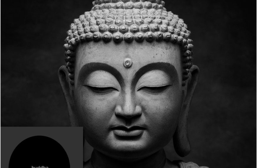 Buddha, dessen Name wörtlich „der Erwachte“ oder „der Erleuchtete“ bedeutet, ist eine historische Figur, deren Lehren die Grundlage des Buddhismus bilden.