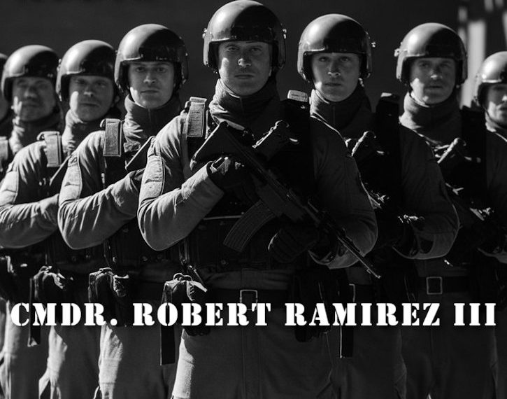 Der Kommandant von SEAL Team 1, Cmdr. Robert Ramirez III, wurde 2022 tot in seinem Haus in San Diego gefunden. Die Marine vermutet kein Fremdverschulden. Ramirez war ein hochdekorierter Offizier mit 27 Jahren Dienstzeit, darunter fünf Bronze-Sterne, und wurde als herausragender Anführer und Familienvater beschrieben. Höre in dem Video Grüße von ihm.